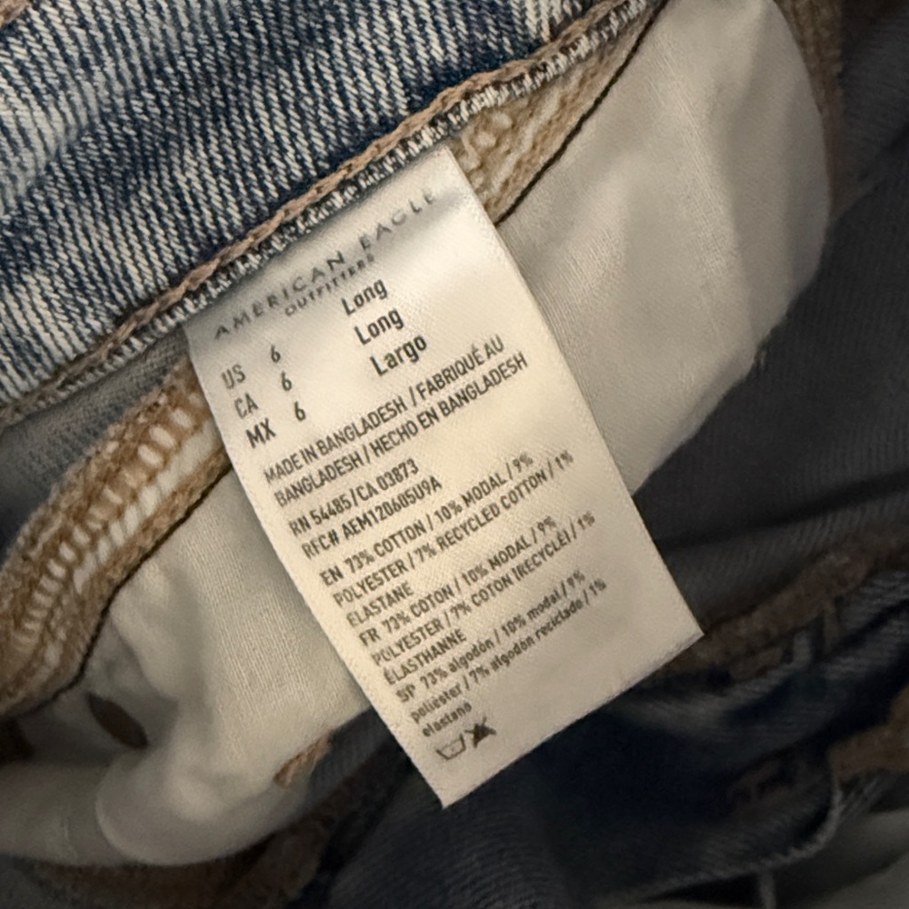 American Eagle Stretch High-Rise Straight Ripped Knee Mom Jeans Size 6 Long - Picture 10 of 10